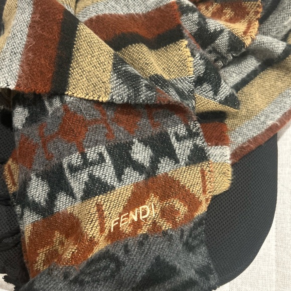 FENDI wool scarf - Picture 7 of 7